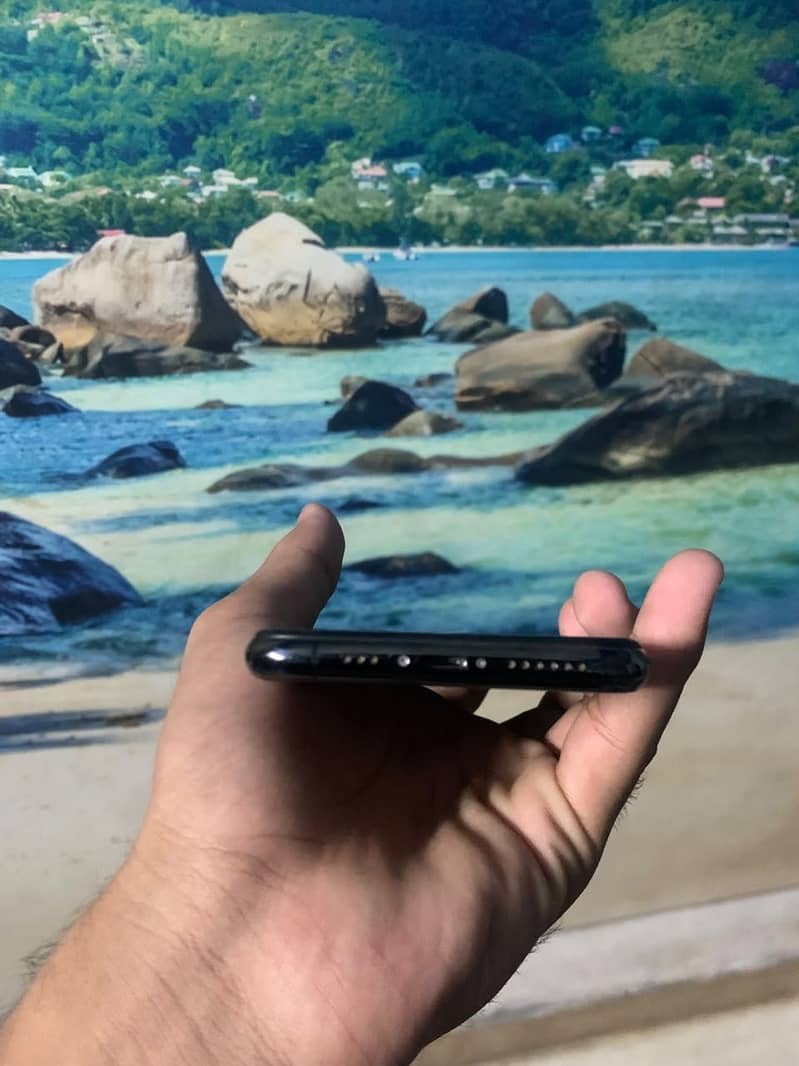 Apple iPhone 11 Pro 3