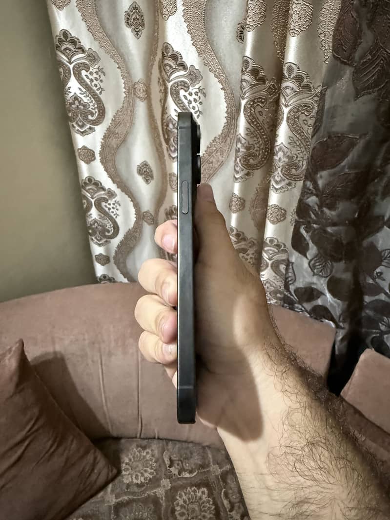 Apple iPhone 15 Pro Max 2