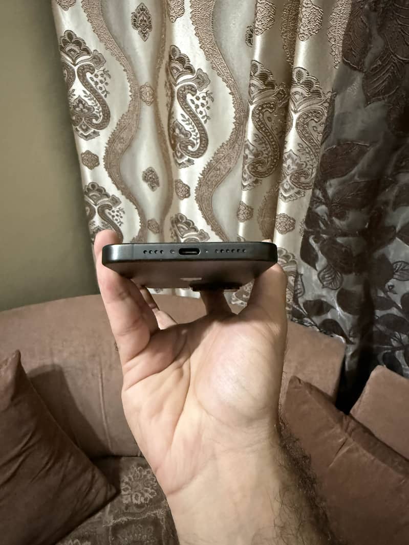 Apple iPhone 15 Pro Max 4
