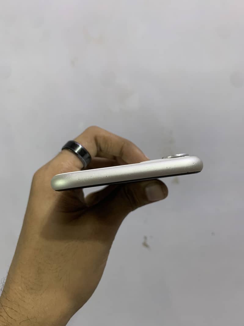 Apple iPhone 11 3