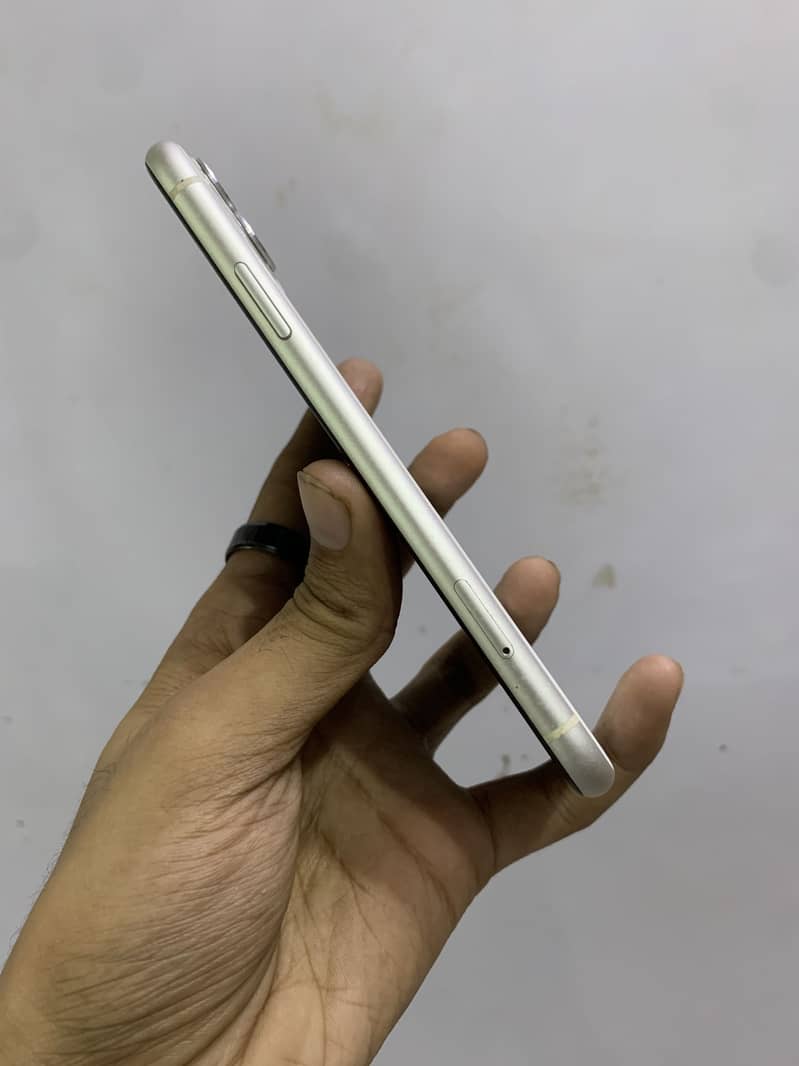 Apple iPhone 11 5
