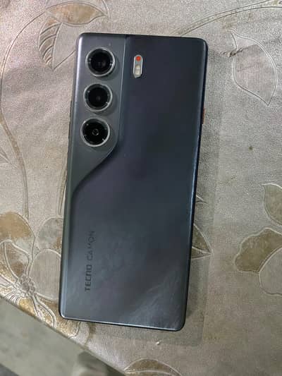 Tecno Camon 40 Pro 8+8 GB / 256 GB
