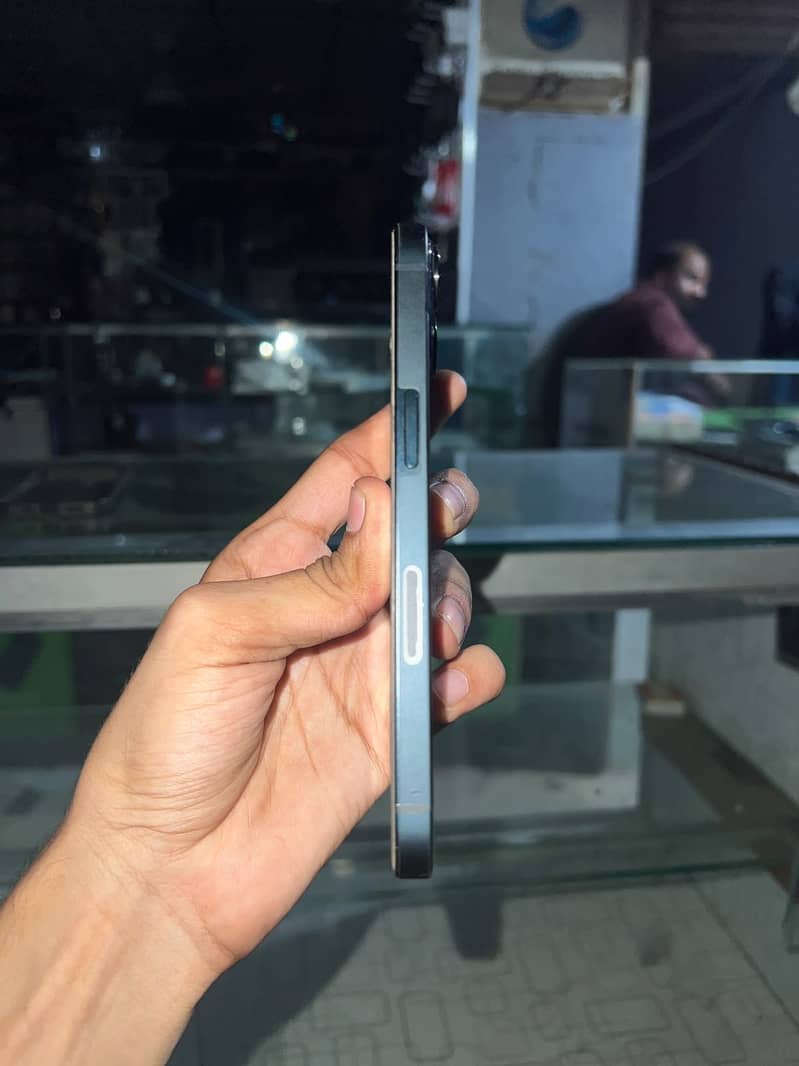Apple iPhone 13 1