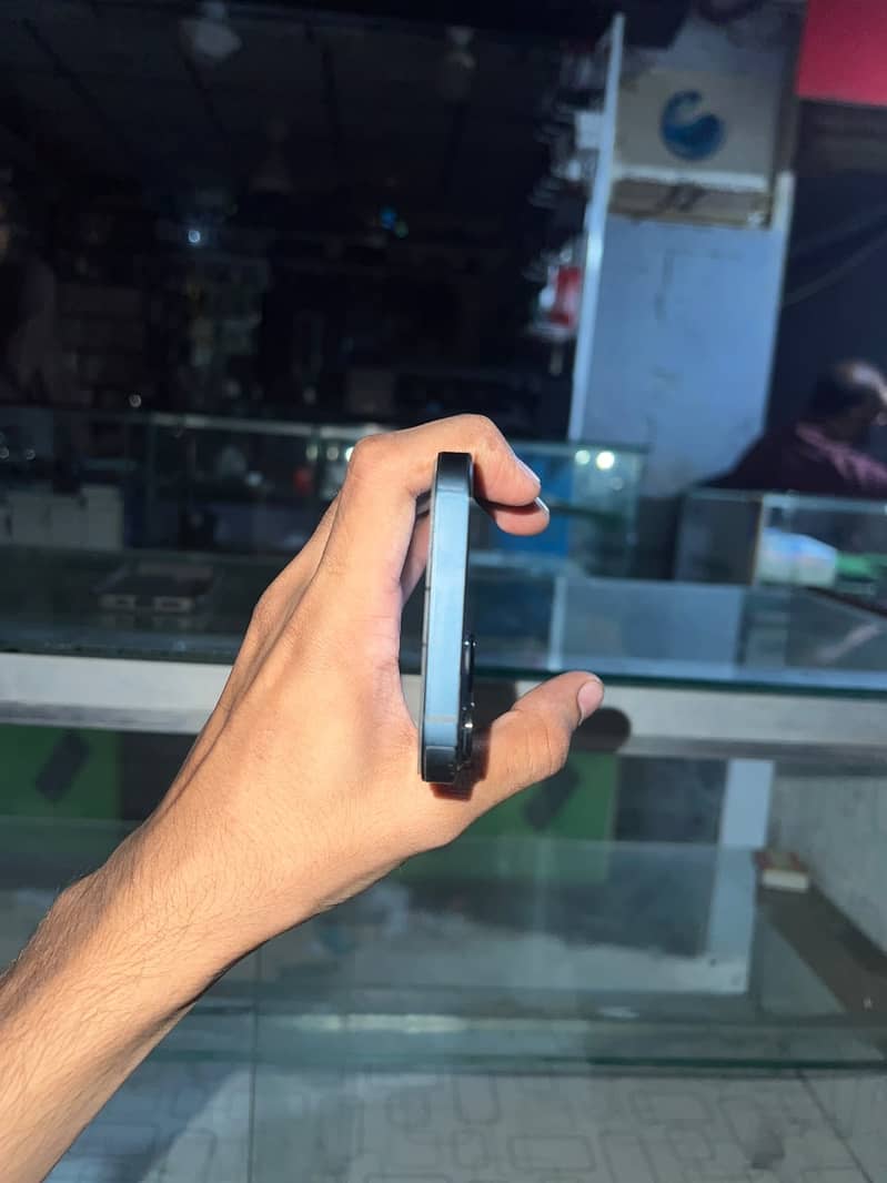 Apple iPhone 13 3