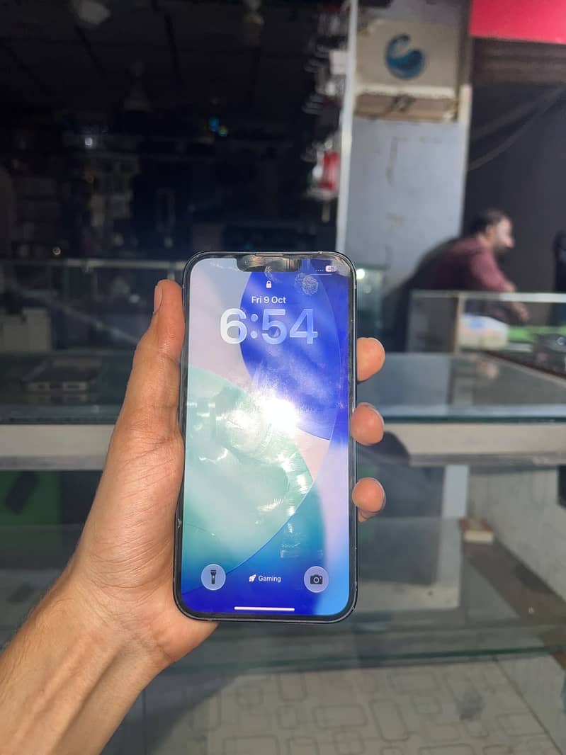 Apple iPhone 13 4