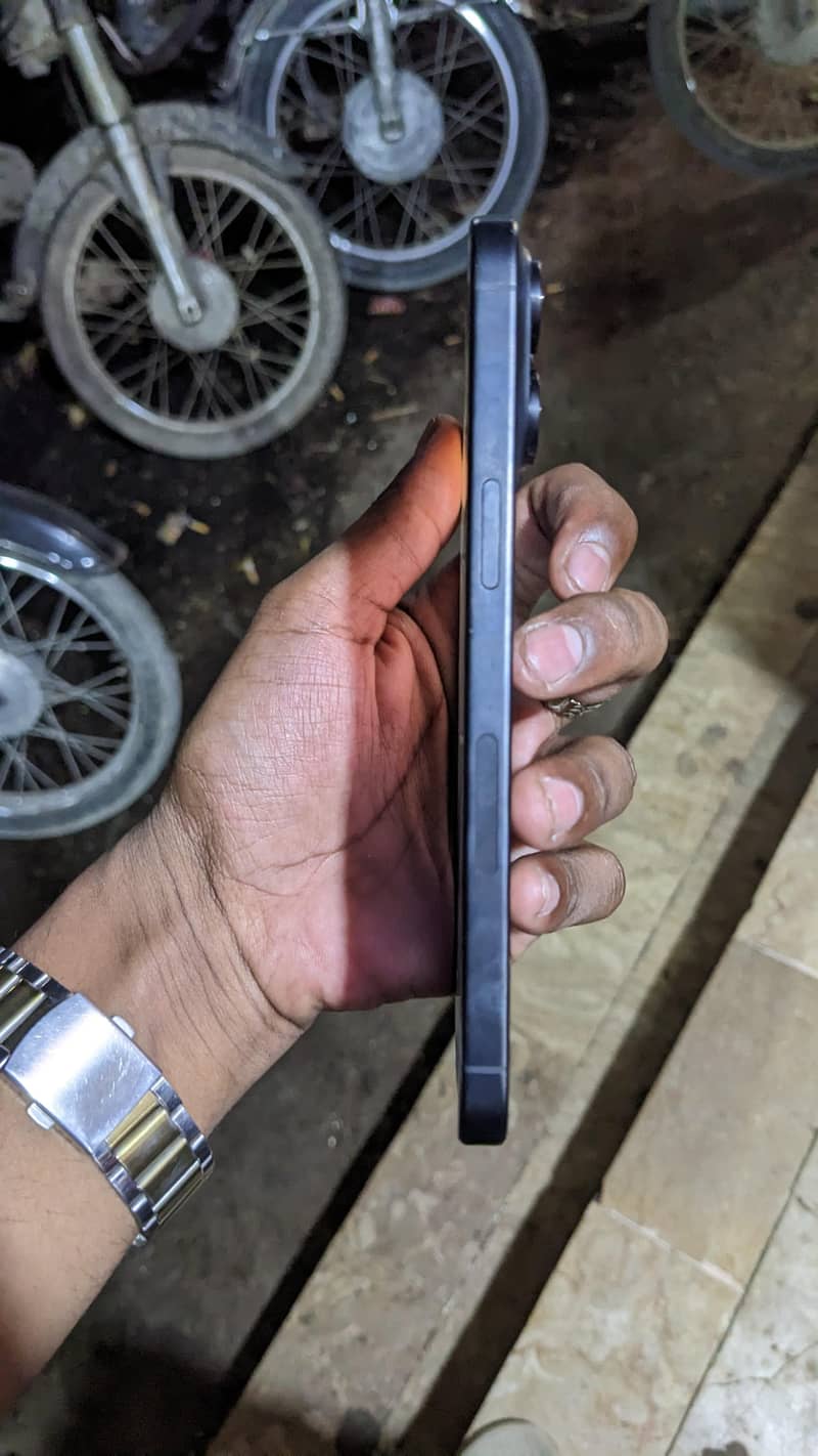 Apple iPhone 15 Pro Max 3