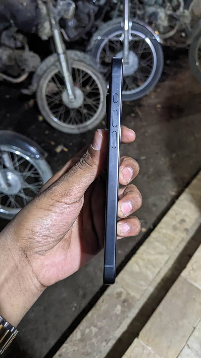 Apple iPhone 15 Pro Max 5