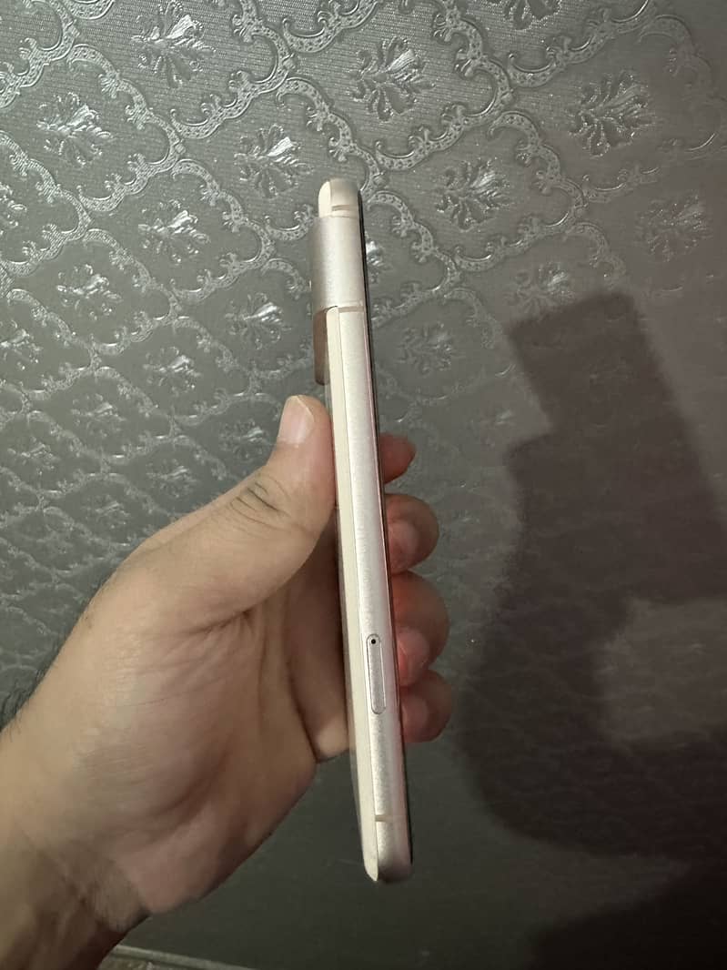 Google Pixel 8 4