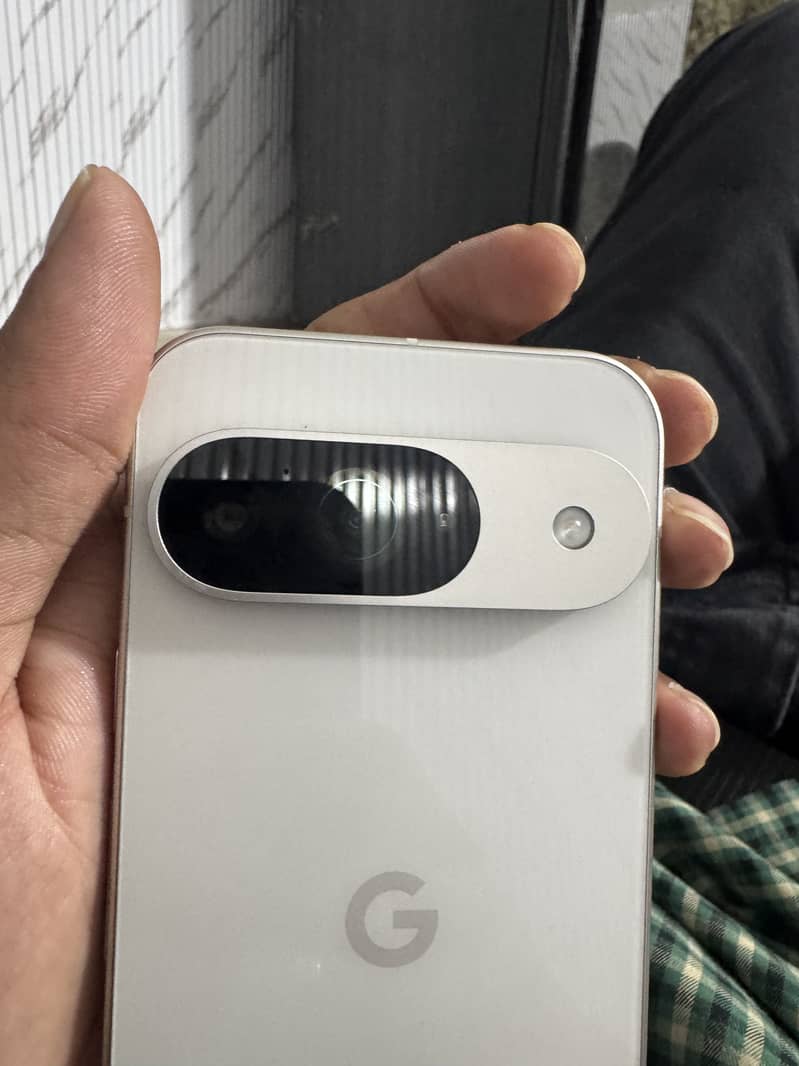 Google Pixel 9 5