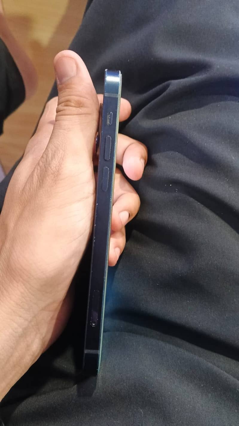 Apple iPhone 12 3
