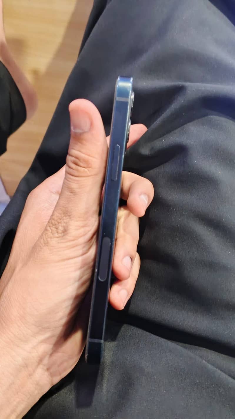 Apple iPhone 12 1