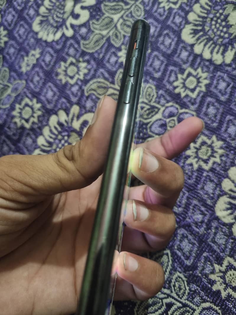 Apple iPhone 11 Pro 2