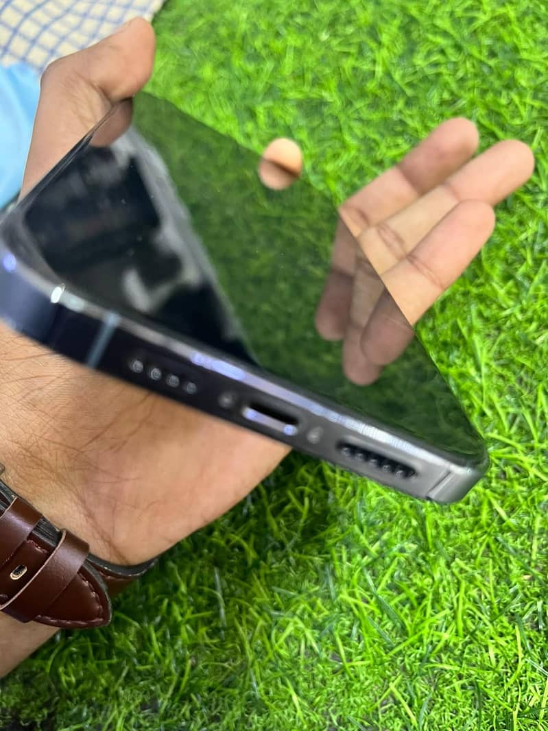 Apple iPhone 13 Pro Max 1