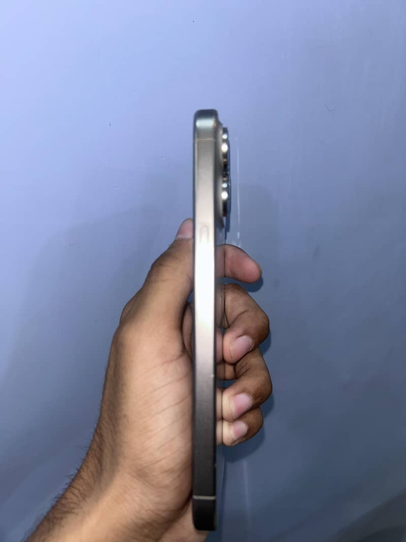 Apple iPhone 15 Pro Max 9