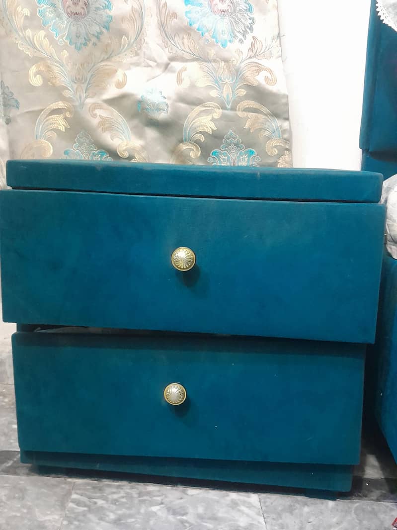 Bed set side table and dressing 3