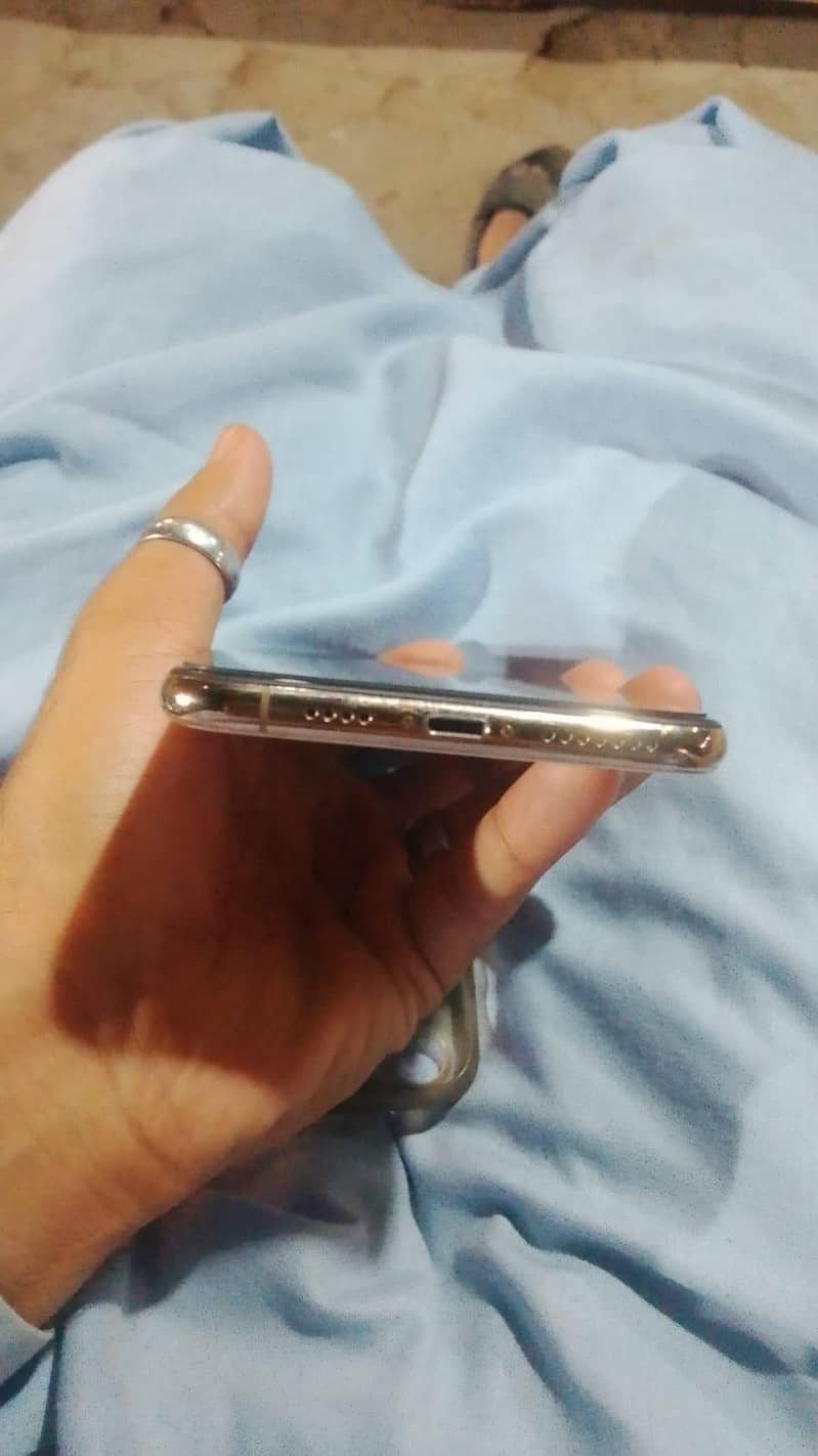 Apple iPhone X 3