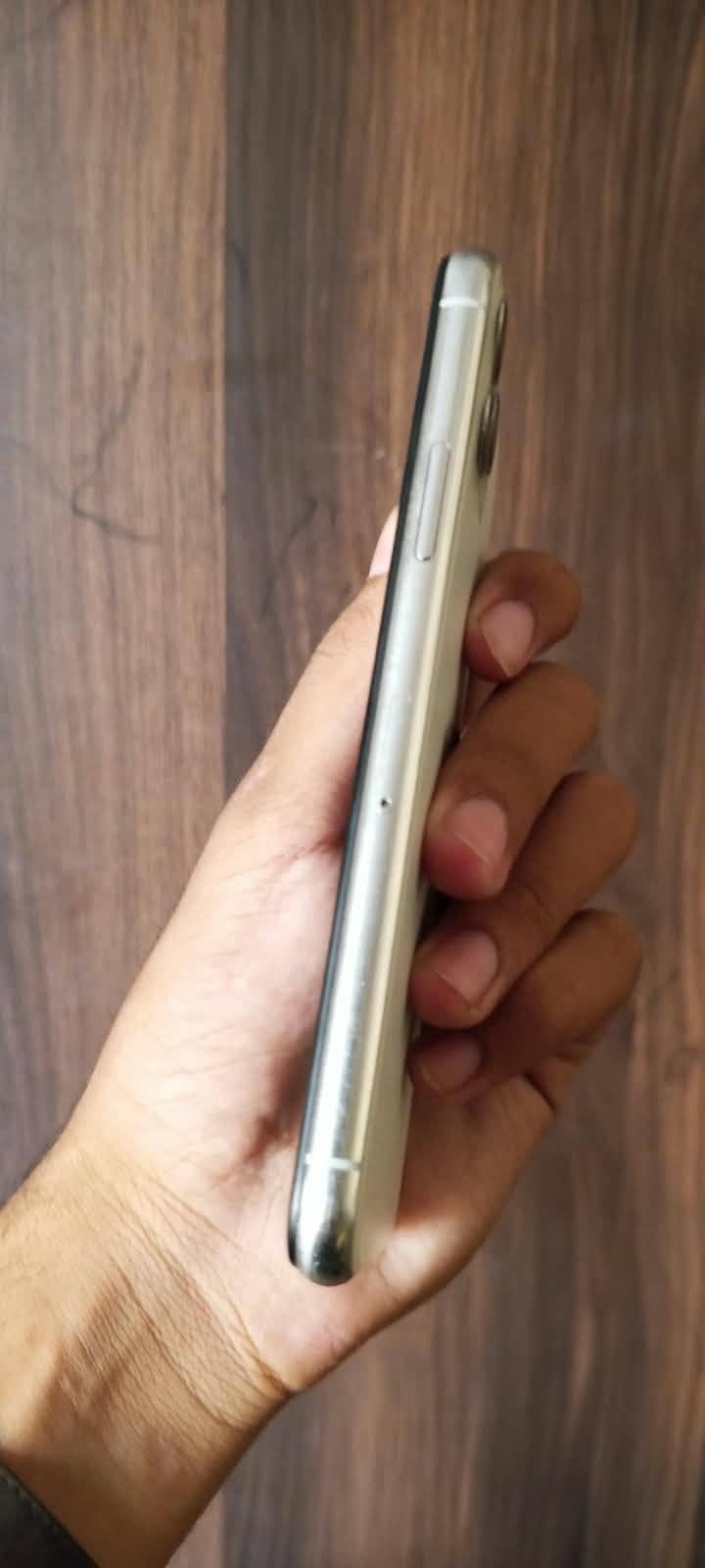 Apple iPhone 11 Pro 4