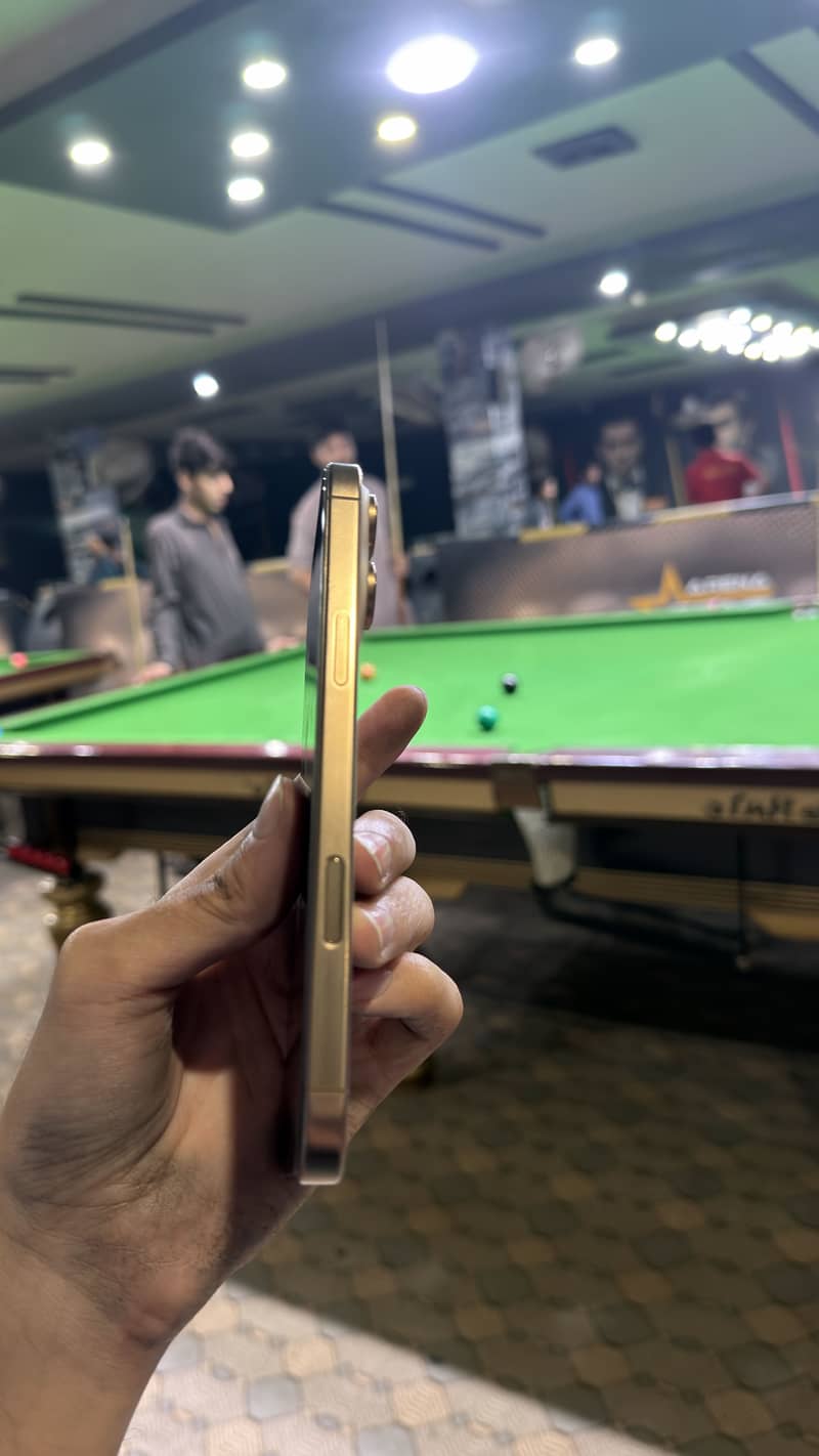 Apple iPhone 16 Pro Max 1