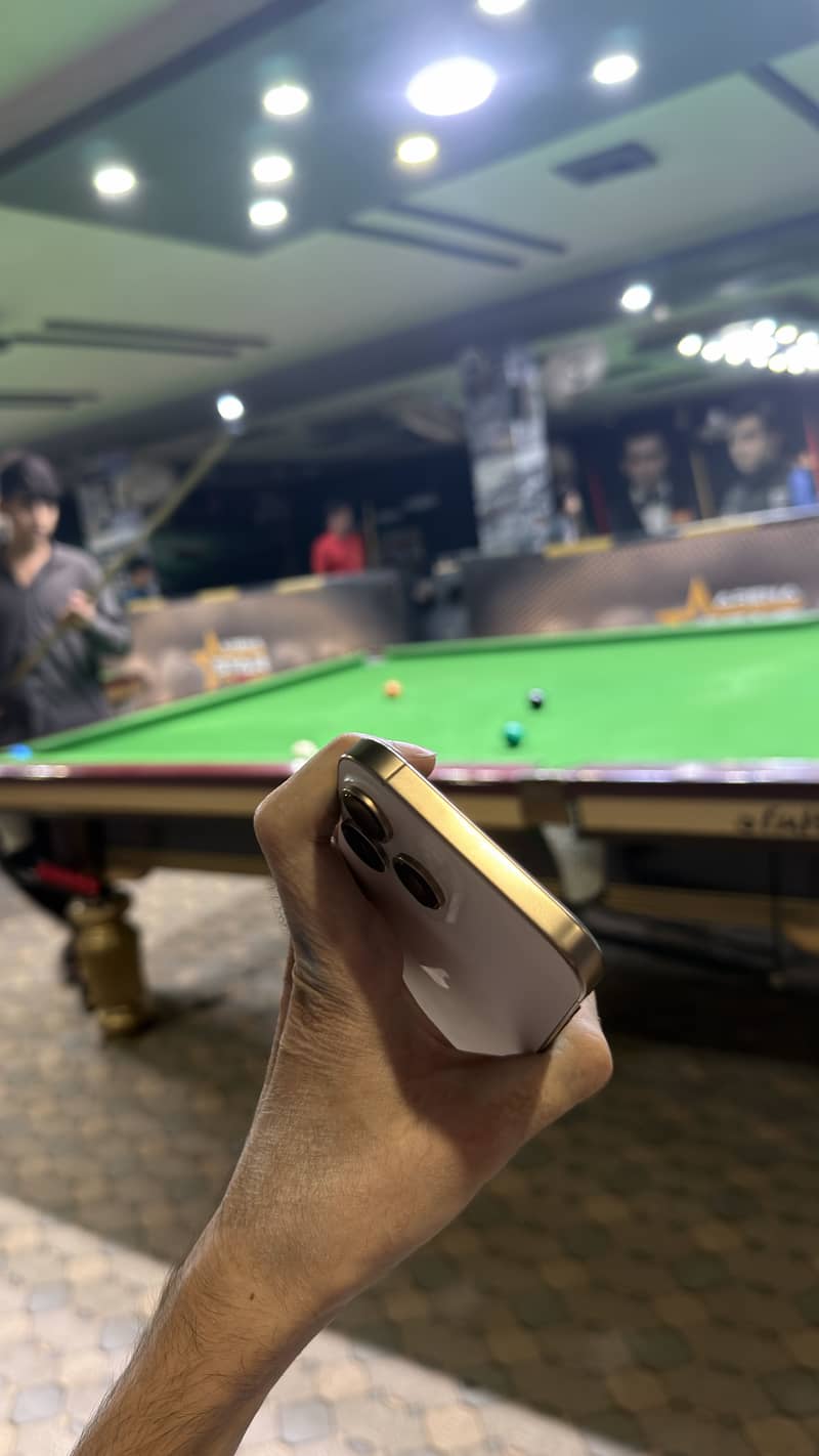 Apple iPhone 16 Pro Max 2