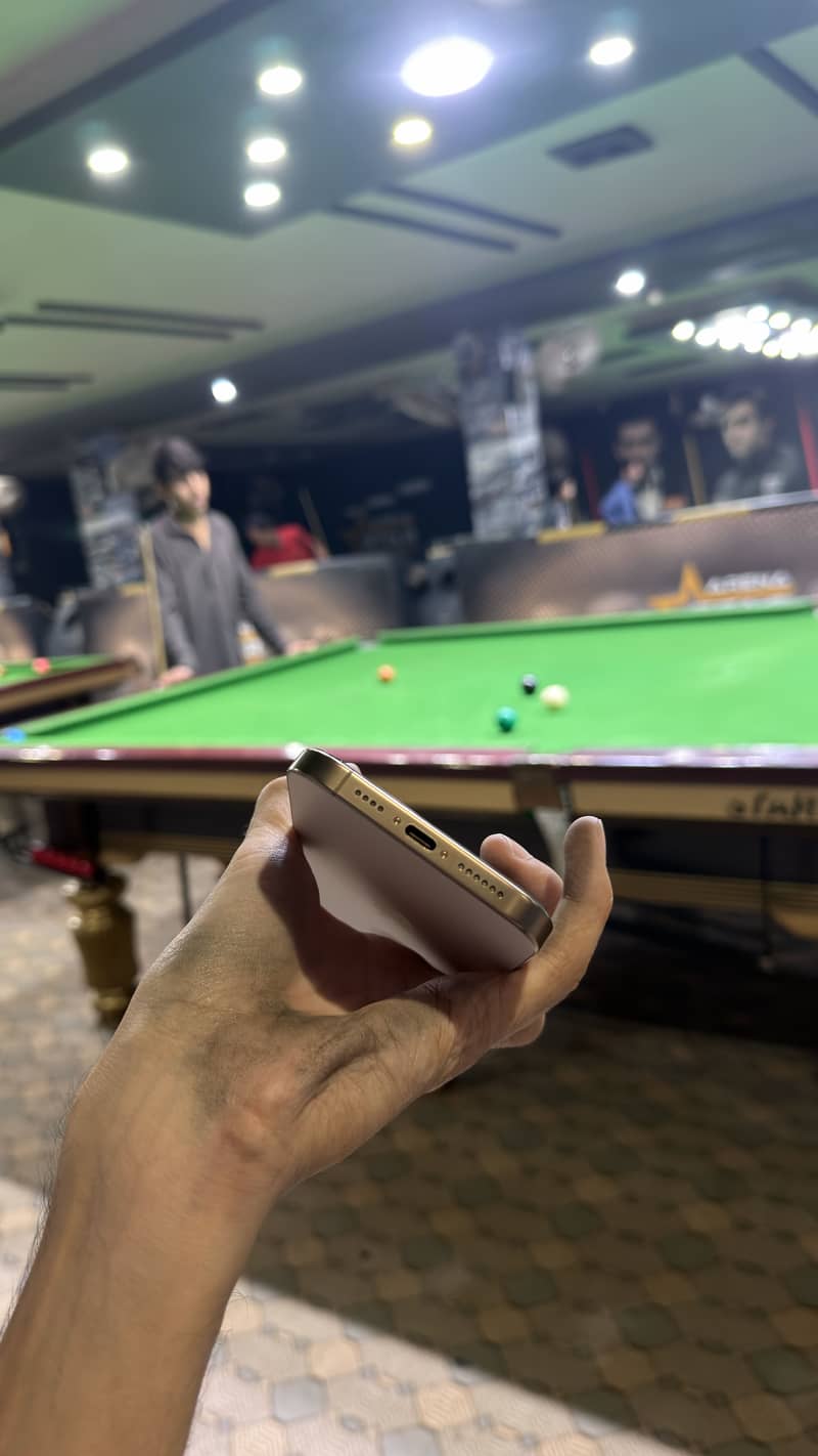 Apple iPhone 16 Pro Max 4