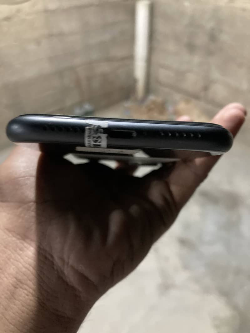 Apple iPhone 11 0