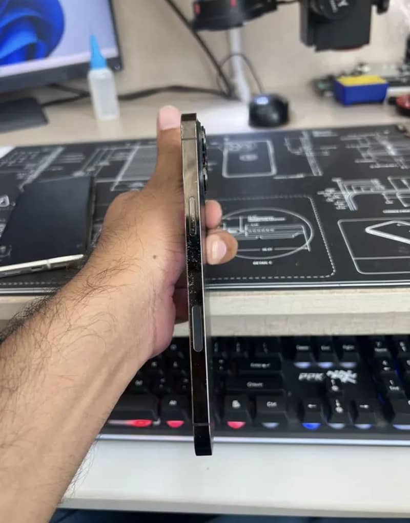 Apple iPhone 13 Pro 1