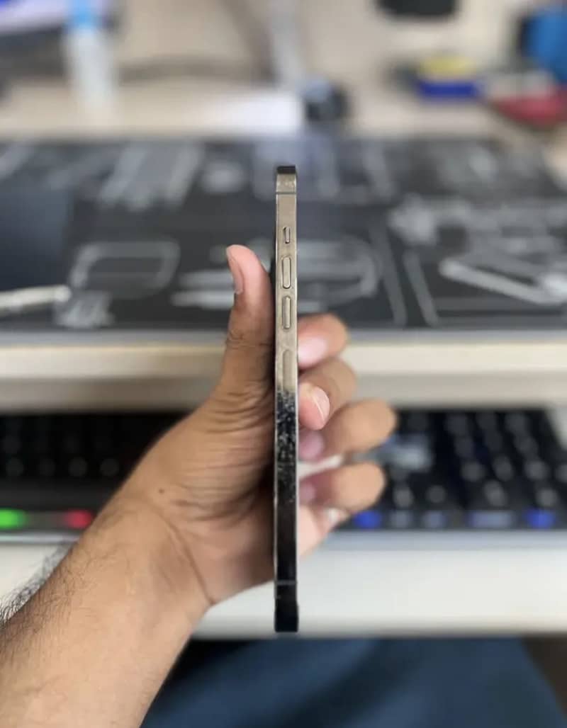 Apple iPhone 13 Pro 2