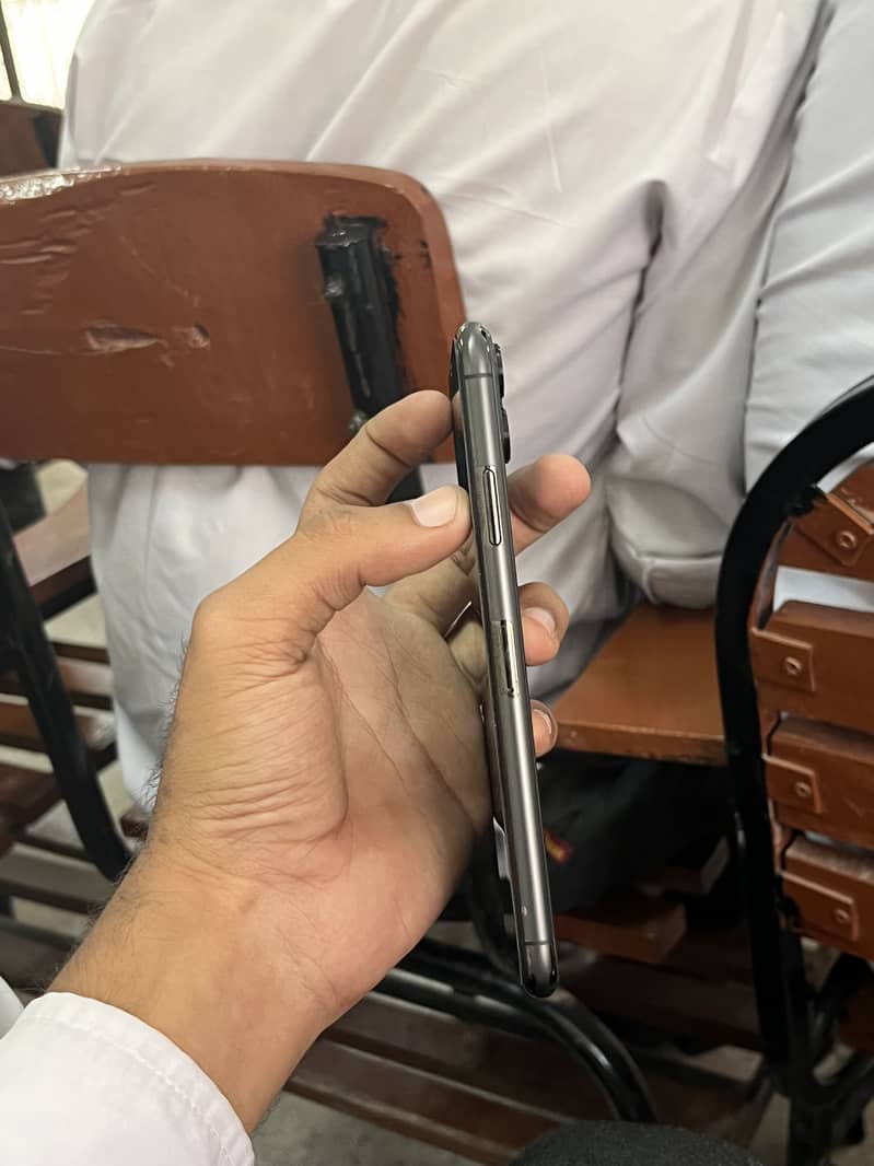 Apple iPhone 11 Pro Max 1