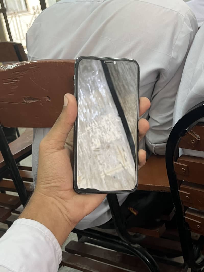 Apple iPhone 11 Pro Max 3