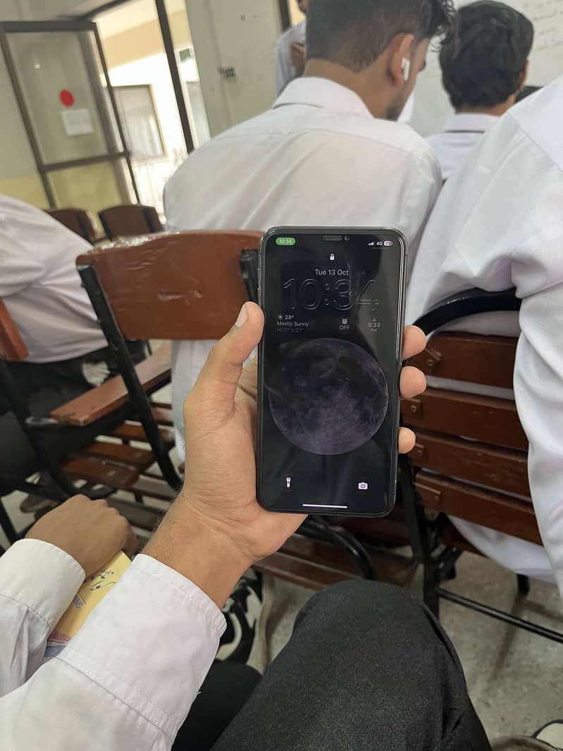 Apple iPhone 11 Pro Max 4
