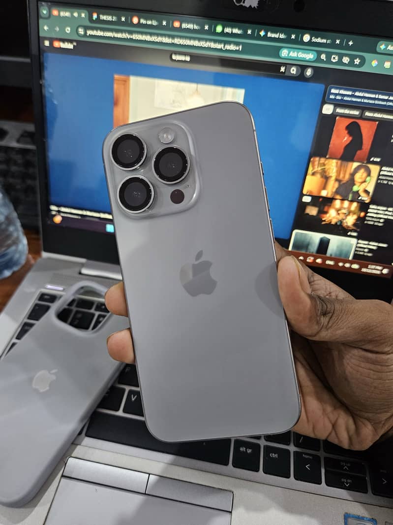 Apple iPhone 15 Pro 0