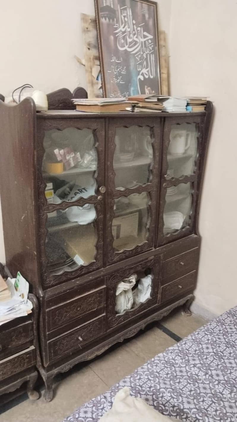 wardrobe 0