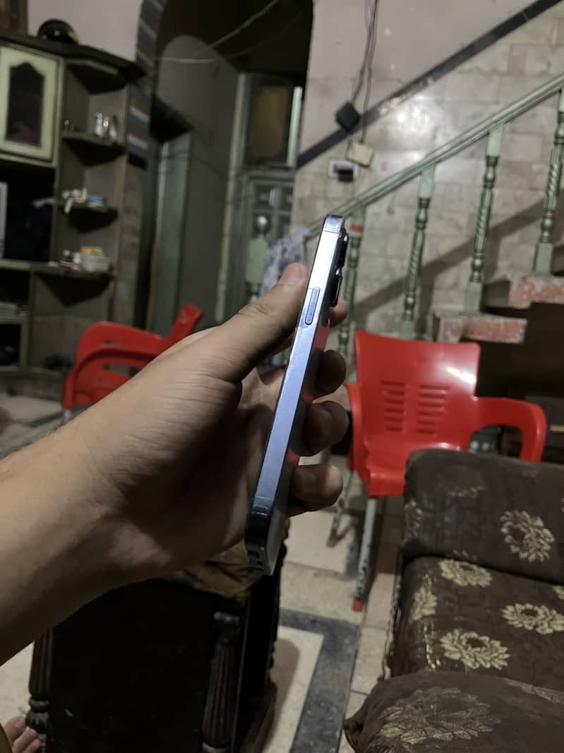 Apple iPhone 13 Pro 4
