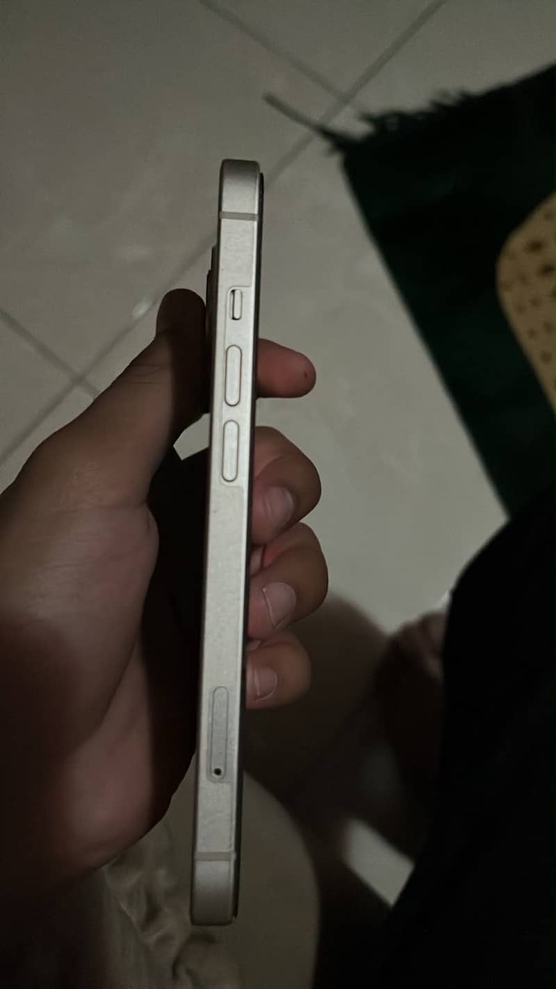 Apple iPhone 13 2