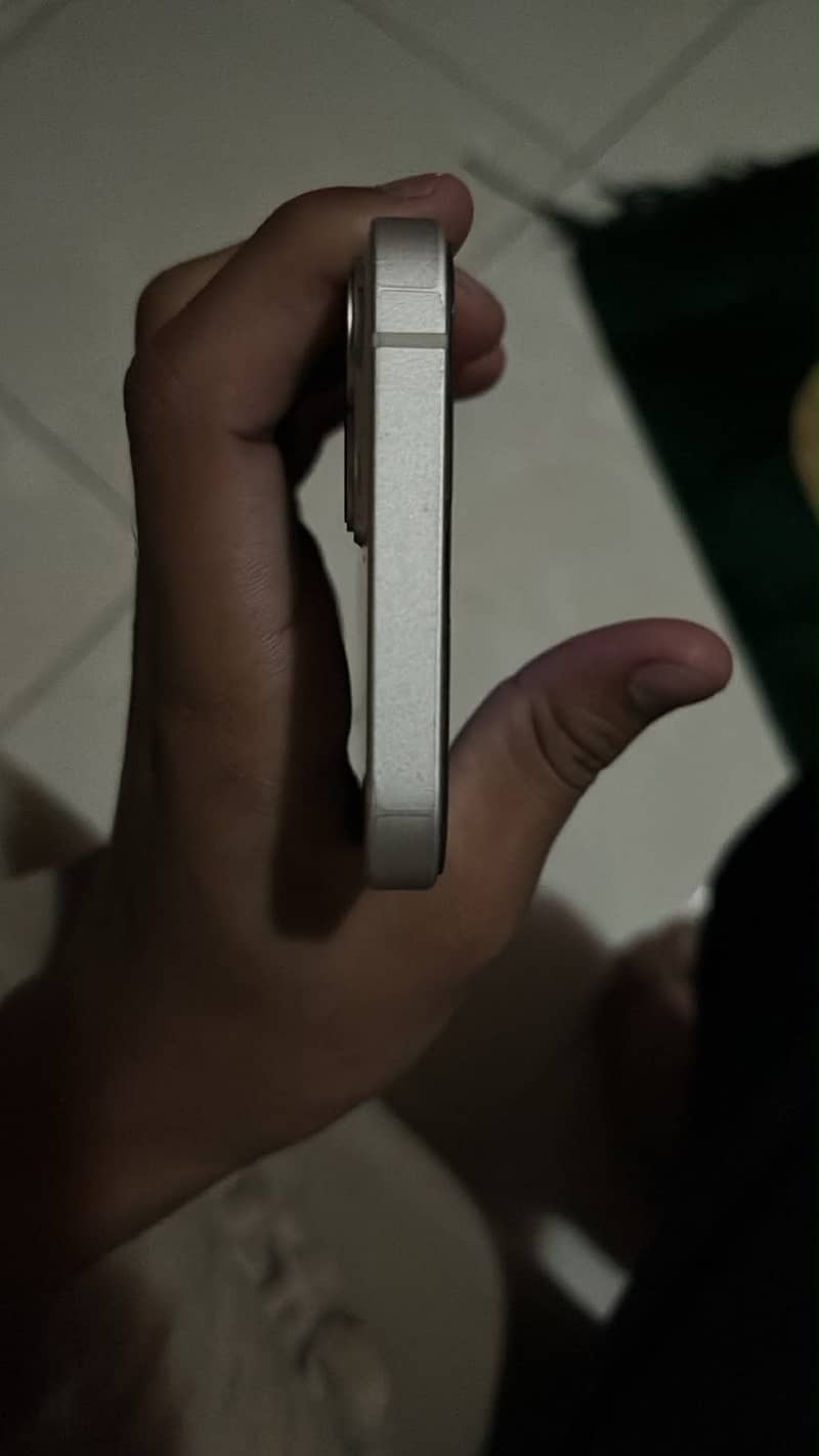 Apple iPhone 13 5