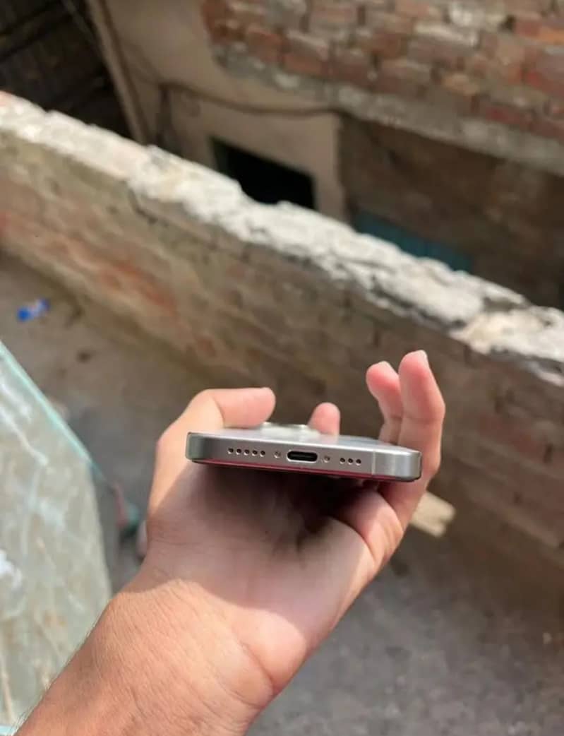 Apple iPhone 15 Pro 7