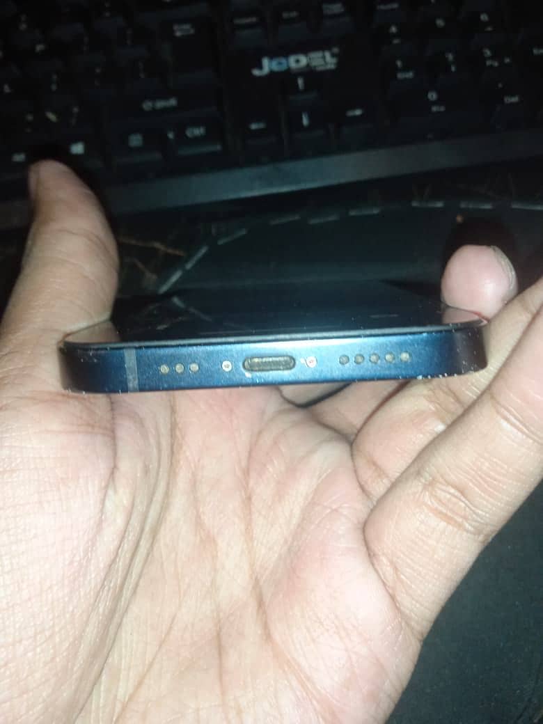 Apple iPhone 12 3