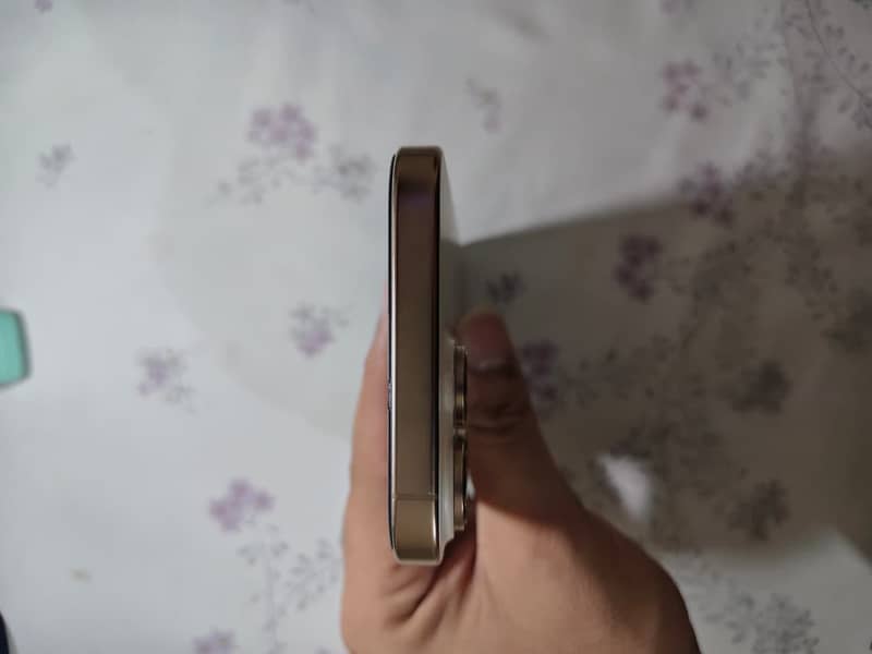 Apple iPhone 16 Pro Max 5