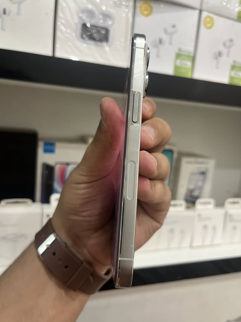 Apple iPhone 13 Pro 1