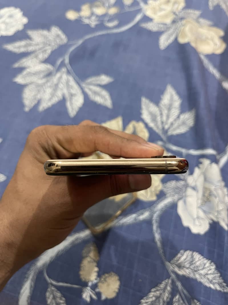 Apple iPhone XS Max 6