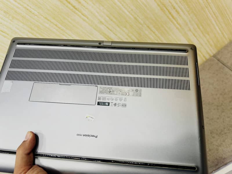 Dell Precision 7550 Mobile Workstation 12