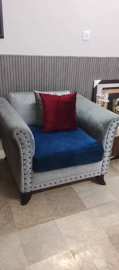 6xSeater Sofa Set (2+2+1+1) For Sale - Okara Cantt