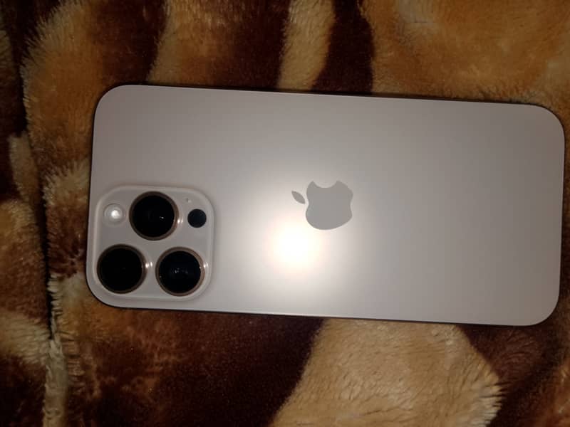 Apple iPhone 16 Pro Max 4