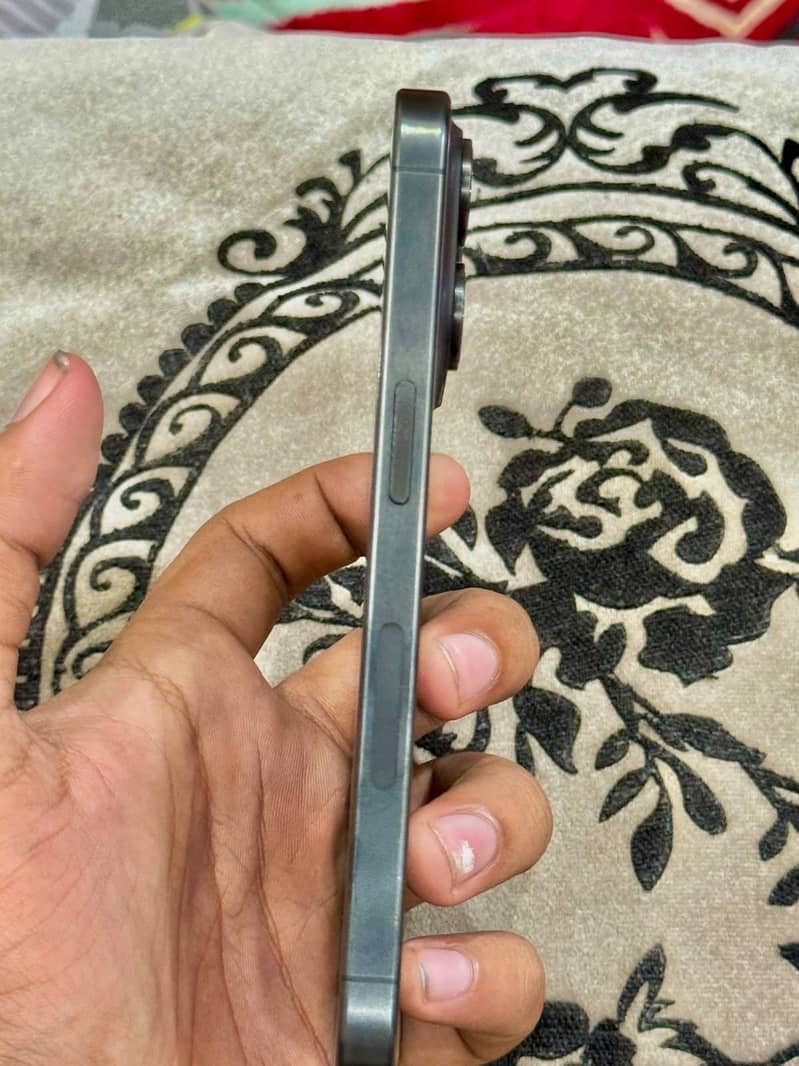 Apple iPhone 15 Pro 6