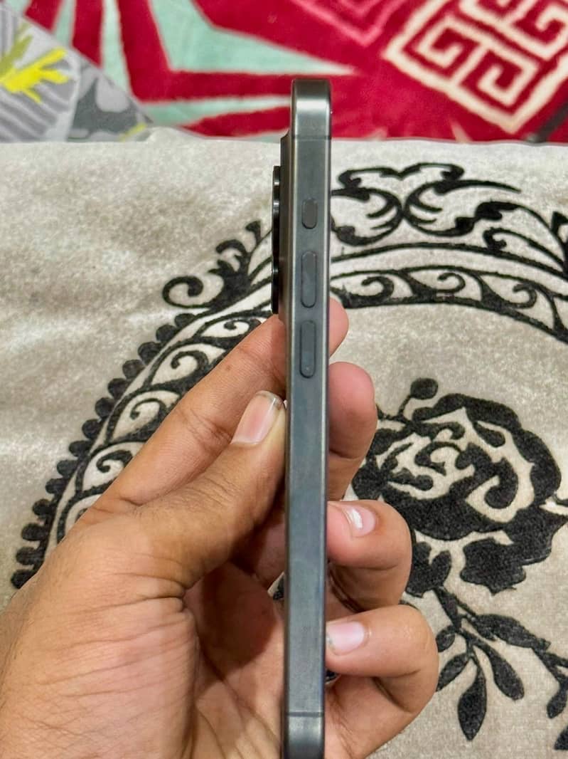 Apple iPhone 15 Pro 7