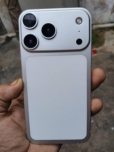 iphone XR conved 17 pro