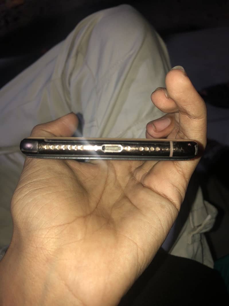 Apple iPhone 11 Pro Max 2