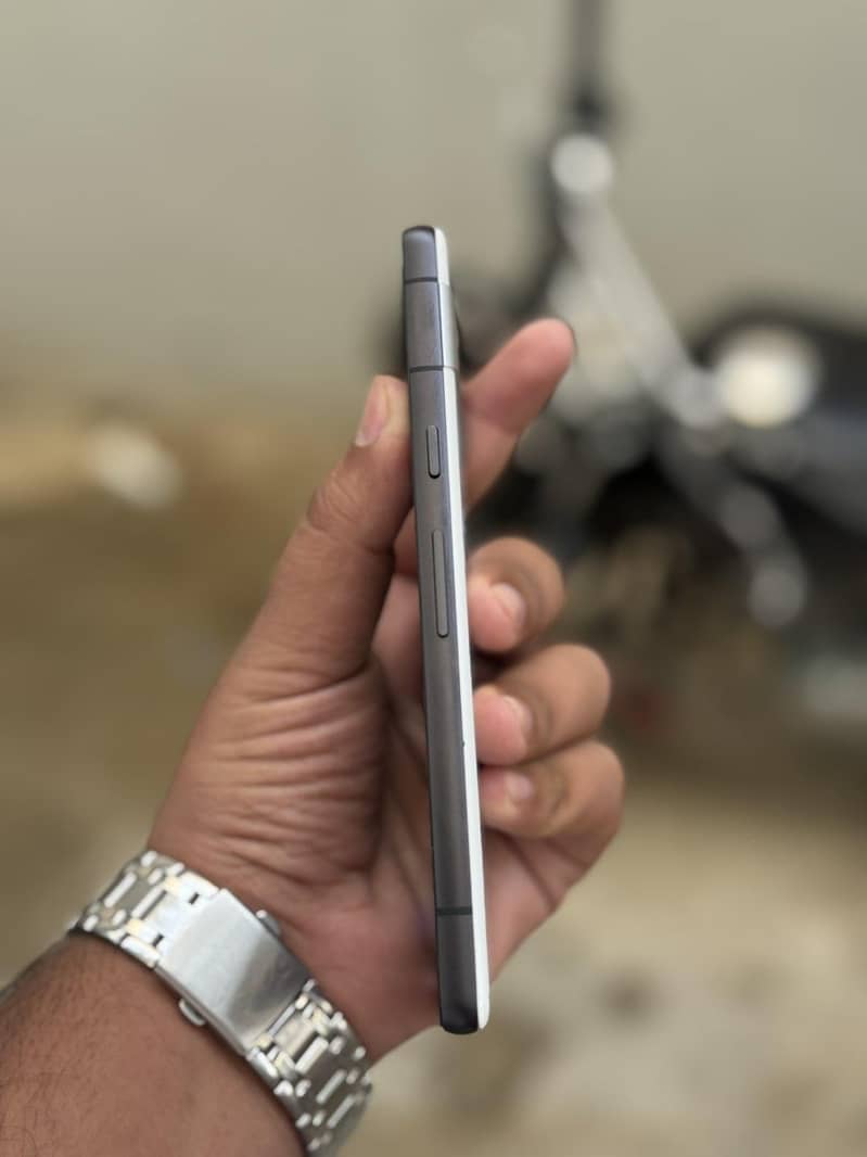 Google Pixel 7a 5