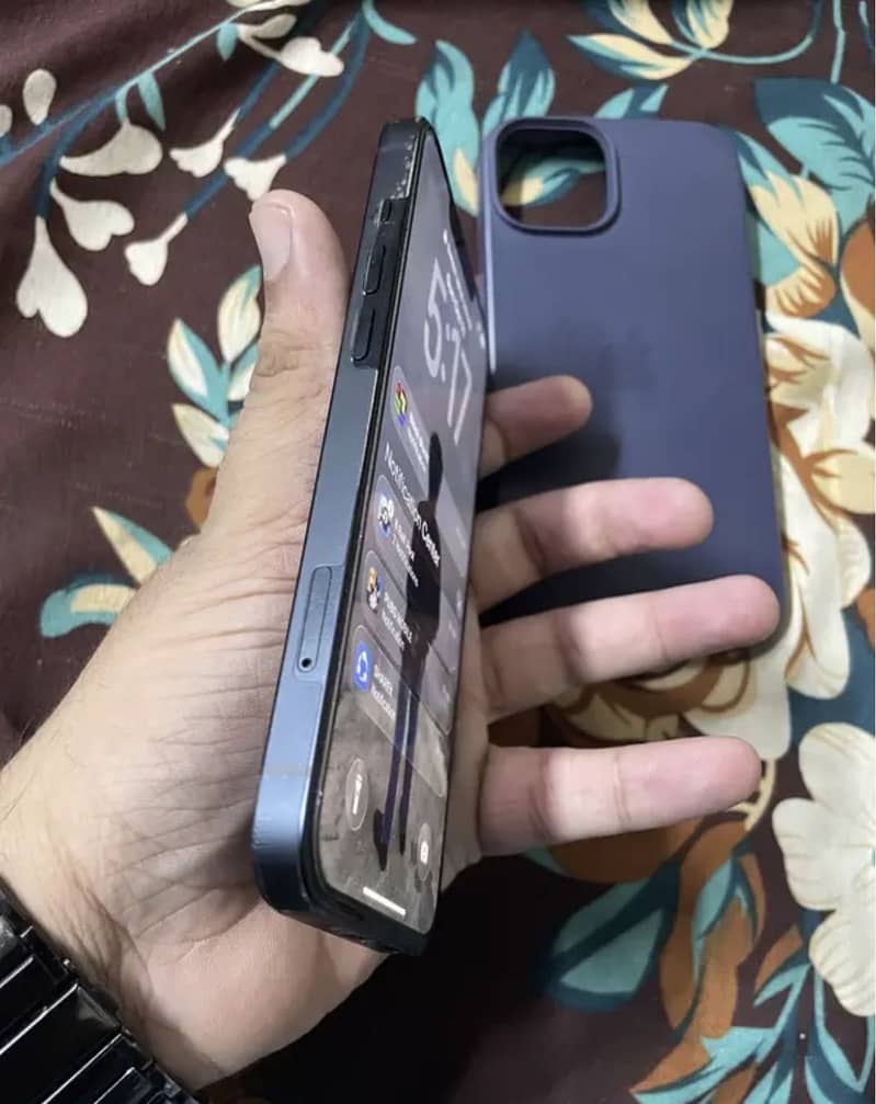 Apple iPhone 13 1