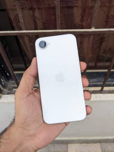 Apple iPhone 16e